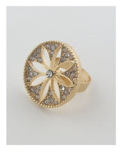 Load image into Gallery viewer, Adjustable cut out flower ring
